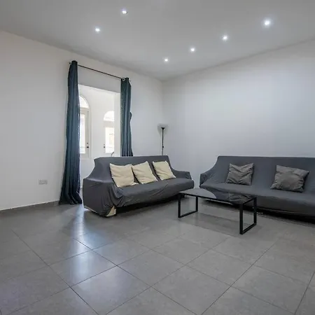 Modern & Spacious Near Valletta Слима
