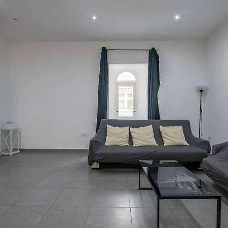 Modern & Spacious Near Valletta Апартаменты *