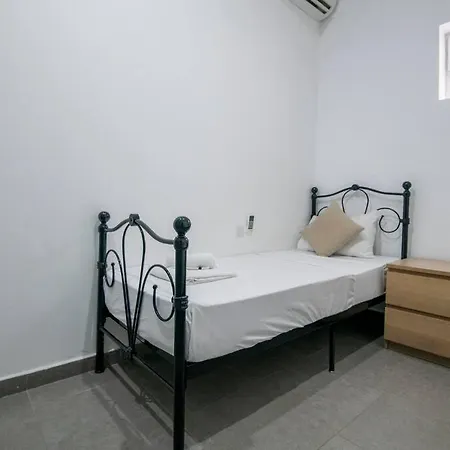 Modern & Spacious Near Valletta Apartment