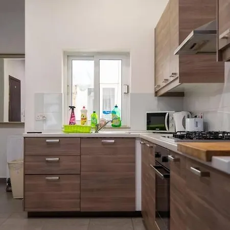 Modern & Spacious Near Valletta Διαμέρισμα *