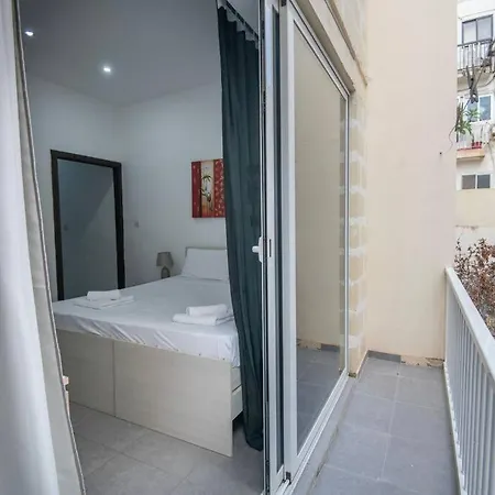 Modern & Spacious Near Valletta スリーマ