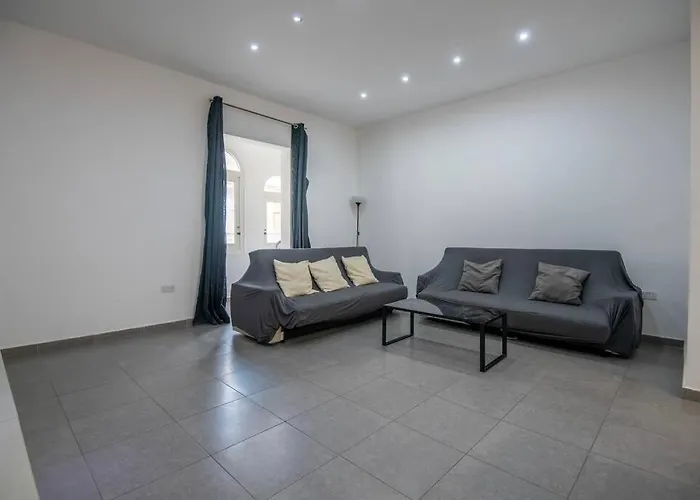 Modern & Spacious Near Valletta Слима