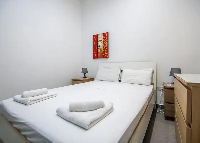 Modern & Spacious Near Valletta Апартаменты *