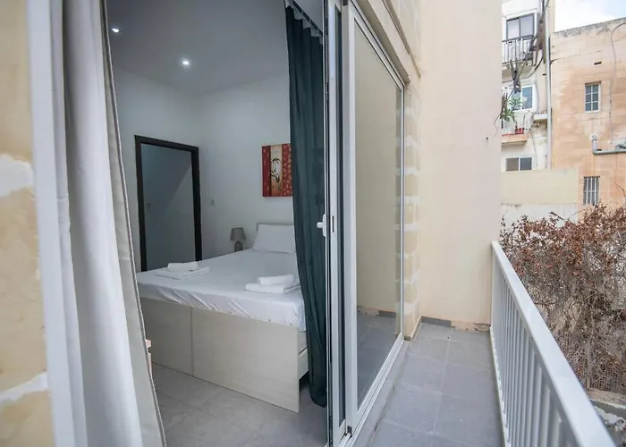 Modern & Spacious Near Valletta Слима